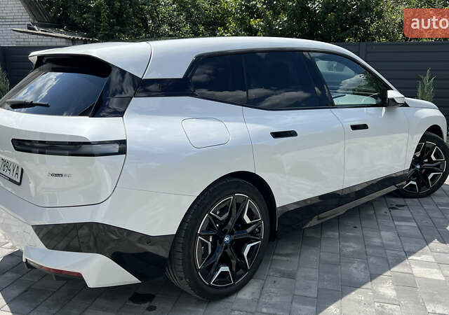 Білий БМВ iX, об'ємом двигуна 0 л та пробігом 12 тис. км за 82500 $, фото 3 на Automoto.ua