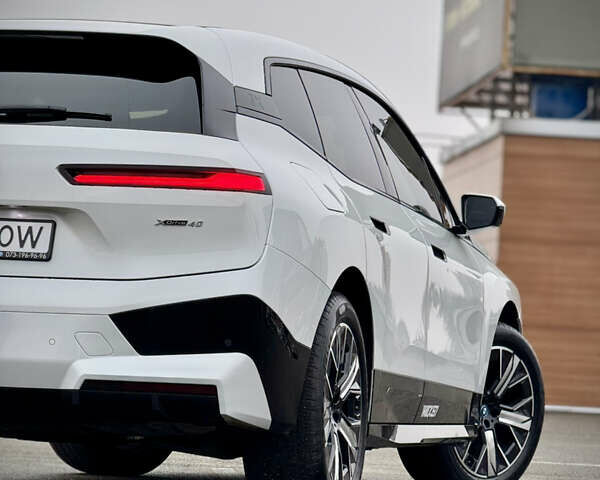 Белый БМВ iX, объемом двигателя 0 л и пробегом 32 тыс. км за 48900 $, фото 52 на Automoto.ua