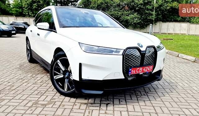 Белый БМВ iX, объемом двигателя 0 л и пробегом 55 тыс. км за 59999 $, фото 116 на Automoto.ua