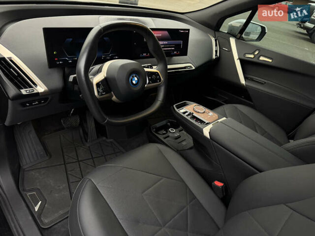 Белый БМВ iX, объемом двигателя 0 л и пробегом 32 тыс. км за 48900 $, фото 41 на Automoto.ua