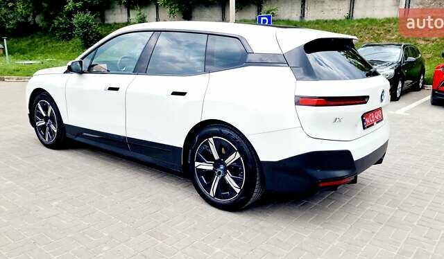 Белый БМВ iX, объемом двигателя 0 л и пробегом 55 тыс. км за 59999 $, фото 34 на Automoto.ua
