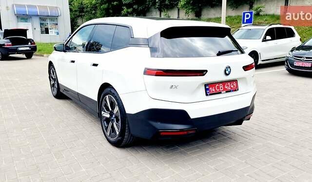 Белый БМВ iX, объемом двигателя 0 л и пробегом 55 тыс. км за 59999 $, фото 32 на Automoto.ua