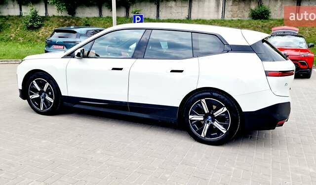 Белый БМВ iX, объемом двигателя 0 л и пробегом 55 тыс. км за 59999 $, фото 36 на Automoto.ua