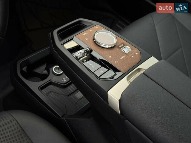 Белый БМВ iX, объемом двигателя 0 л и пробегом 32 тыс. км за 48900 $, фото 35 на Automoto.ua