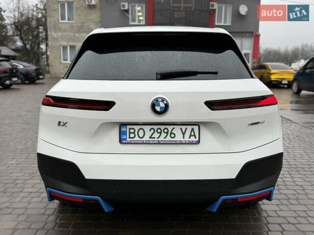 Белый БМВ iX, объемом двигателя 0 л и пробегом 10 тыс. км за 63000 $, фото 8 на Automoto.ua