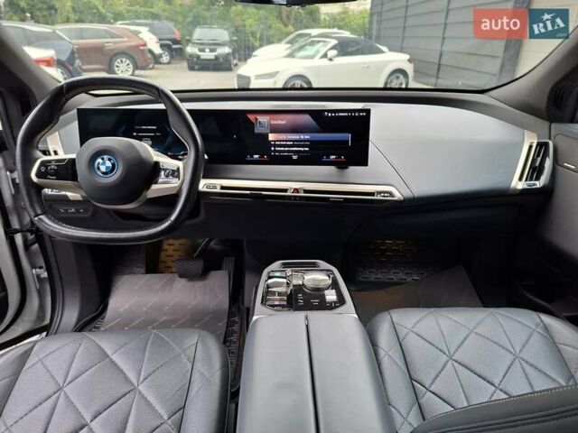 Белый БМВ iX, объемом двигателя 0 л и пробегом 8 тыс. км за 63900 $, фото 20 на Automoto.ua