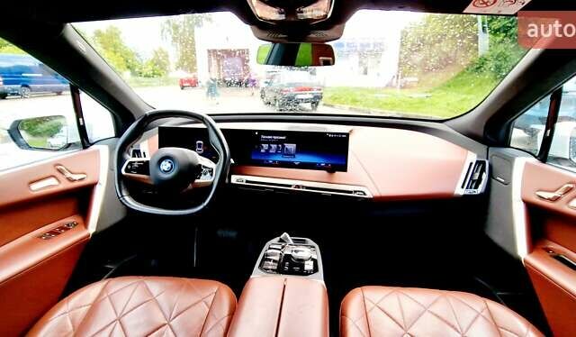 Белый БМВ iX, объемом двигателя 0 л и пробегом 55 тыс. км за 59999 $, фото 70 на Automoto.ua