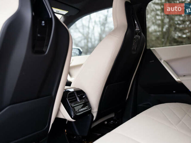 Білий БМВ iX, об'ємом двигуна 0 л та пробігом 3 тис. км за 61000 $, фото 39 на Automoto.ua