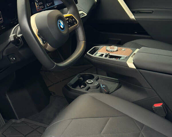 Білий БМВ iX, об'ємом двигуна 0 л та пробігом 32 тис. км за 48700 $, фото 13 на Automoto.ua
