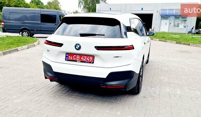 Белый БМВ iX, объемом двигателя 0 л и пробегом 55 тыс. км за 59999 $, фото 27 на Automoto.ua