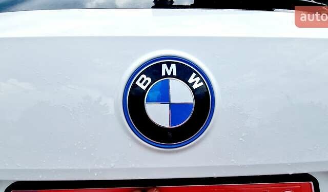 Белый БМВ iX, объемом двигателя 0 л и пробегом 55 тыс. км за 59999 $, фото 63 на Automoto.ua