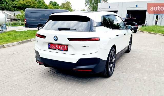 Белый БМВ iX, объемом двигателя 0 л и пробегом 55 тыс. км за 59999 $, фото 26 на Automoto.ua