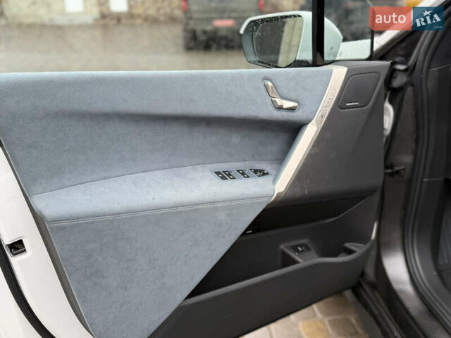 Белый БМВ iX, объемом двигателя 0 л и пробегом 10 тыс. км за 63000 $, фото 19 на Automoto.ua