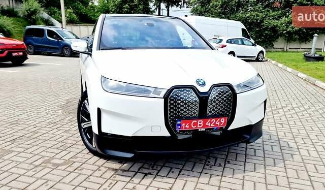 Белый БМВ iX, объемом двигателя 0 л и пробегом 55 тыс. км за 59999 $, фото 115 на Automoto.ua