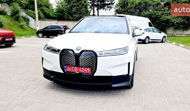 Белый БМВ iX, объемом двигателя 0 л и пробегом 55 тыс. км за 59999 $, фото 5 на Automoto.ua