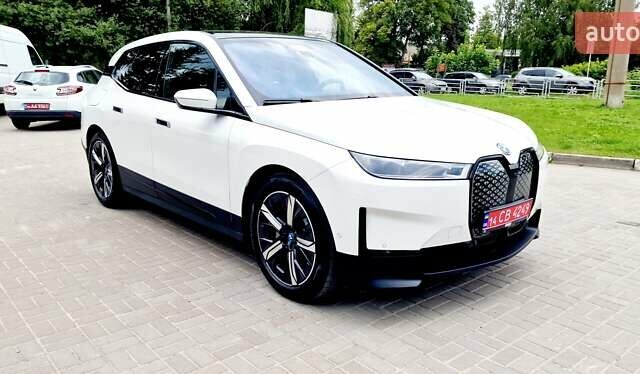 Белый БМВ iX, объемом двигателя 0 л и пробегом 55 тыс. км за 59999 $, фото 11 на Automoto.ua