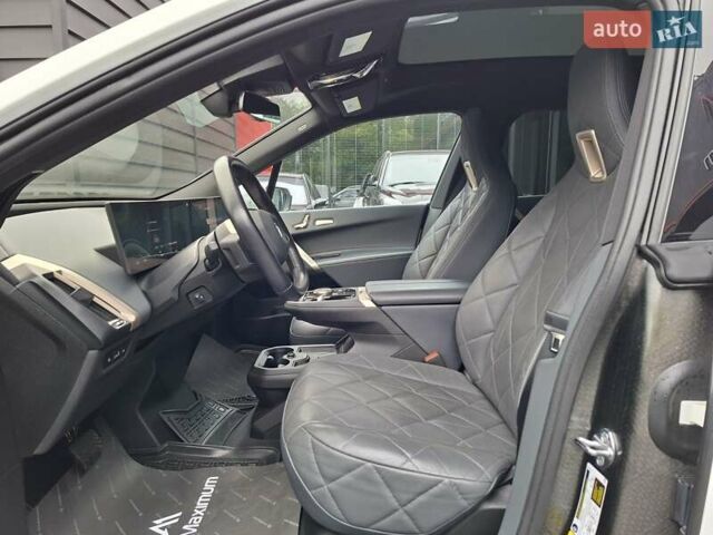 Белый БМВ iX, объемом двигателя 0 л и пробегом 8 тыс. км за 63900 $, фото 9 на Automoto.ua