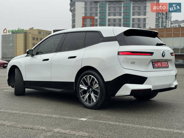 Белый БМВ iX, объемом двигателя 0 л и пробегом 32 тыс. км за 48900 $, фото 13 на Automoto.ua