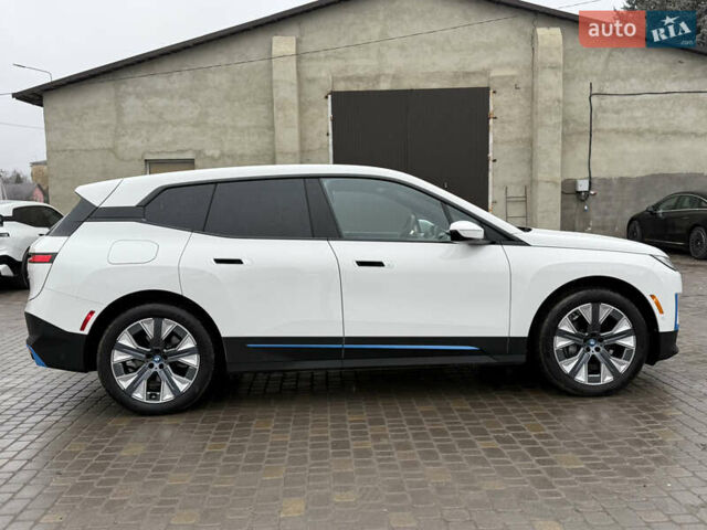 Белый БМВ iX, объемом двигателя 0 л и пробегом 10 тыс. км за 63000 $, фото 5 на Automoto.ua