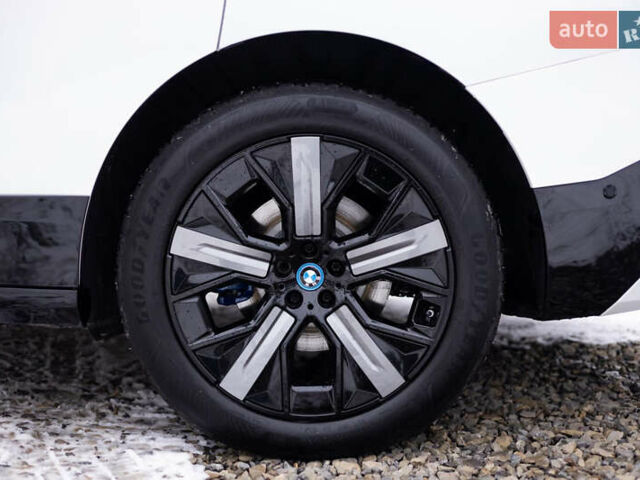 Білий БМВ iX, об'ємом двигуна 0 л та пробігом 3 тис. км за 61000 $, фото 36 на Automoto.ua