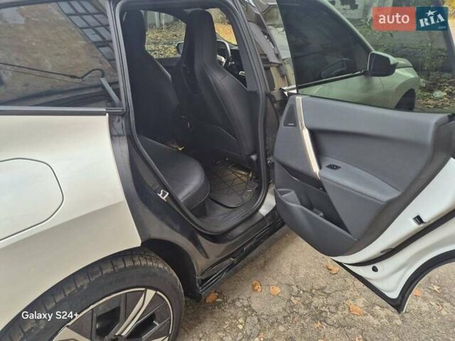 Белый БМВ iX, объемом двигателя 0 л и пробегом 89 тыс. км за 49999 $, фото 7 на Automoto.ua