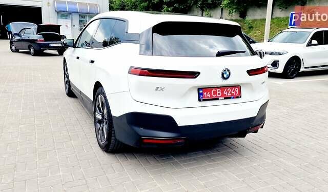 Белый БМВ iX, объемом двигателя 0 л и пробегом 55 тыс. км за 59999 $, фото 31 на Automoto.ua