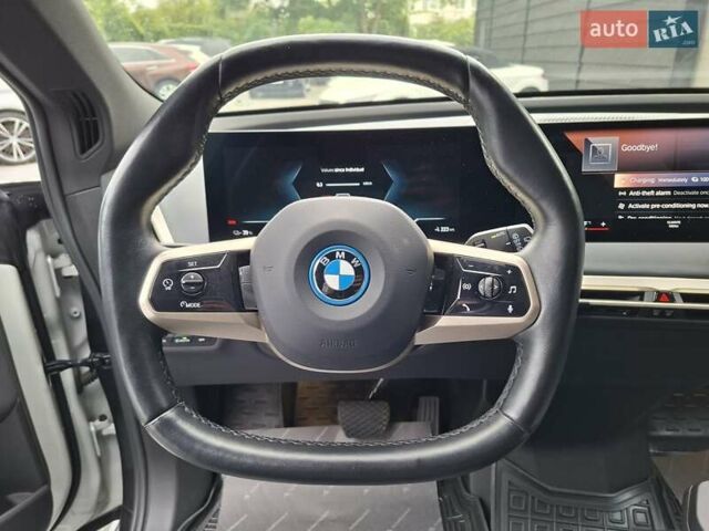 Белый БМВ iX, объемом двигателя 0 л и пробегом 8 тыс. км за 63900 $, фото 22 на Automoto.ua