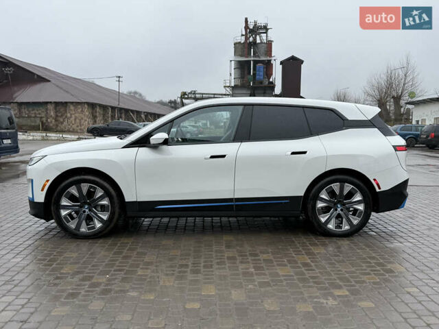 Белый БМВ iX, объемом двигателя 0 л и пробегом 10 тыс. км за 63000 $, фото 11 на Automoto.ua