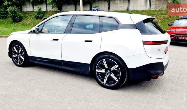 Белый БМВ iX, объемом двигателя 0 л и пробегом 55 тыс. км за 59999 $, фото 35 на Automoto.ua