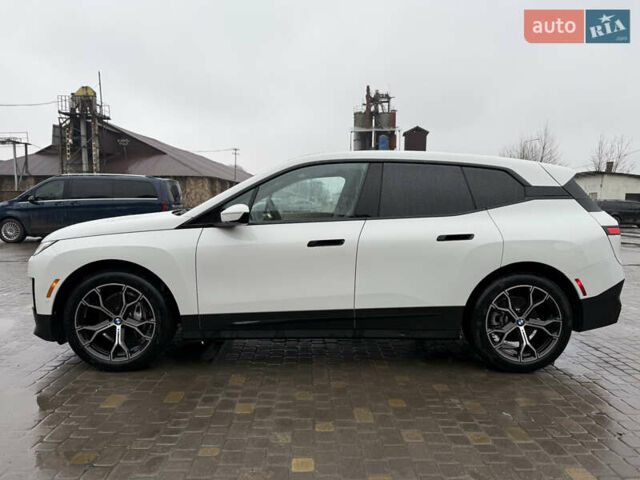 Белый БМВ iX, объемом двигателя 0 л и пробегом 5 тыс. км за 63000 $, фото 10 на Automoto.ua