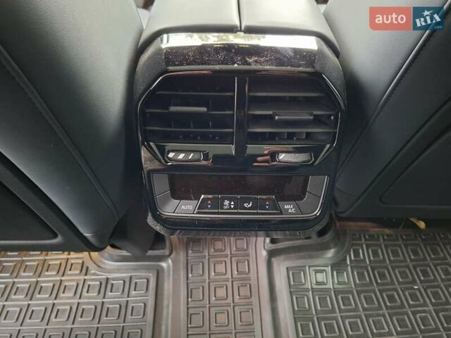 Белый БМВ iX, объемом двигателя 0 л и пробегом 8 тыс. км за 63900 $, фото 19 на Automoto.ua