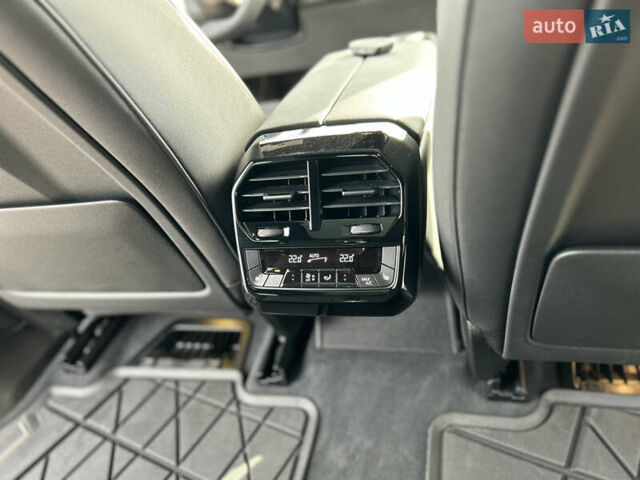 Белый БМВ iX, объемом двигателя 0 л и пробегом 4 тыс. км за 53900 $, фото 29 на Automoto.ua