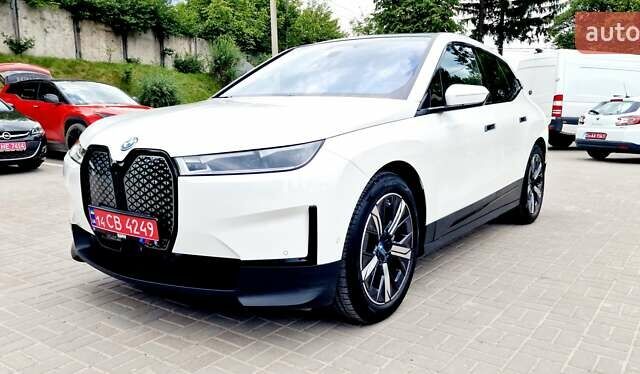 Белый БМВ iX, объемом двигателя 0 л и пробегом 55 тыс. км за 59999 $, фото 47 на Automoto.ua