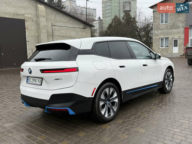 Белый БМВ iX, объемом двигателя 0 л и пробегом 10 тыс. км за 63000 $, фото 6 на Automoto.ua
