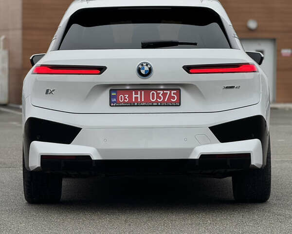 Белый БМВ iX, объемом двигателя 0 л и пробегом 32 тыс. км за 48900 $, фото 10 на Automoto.ua