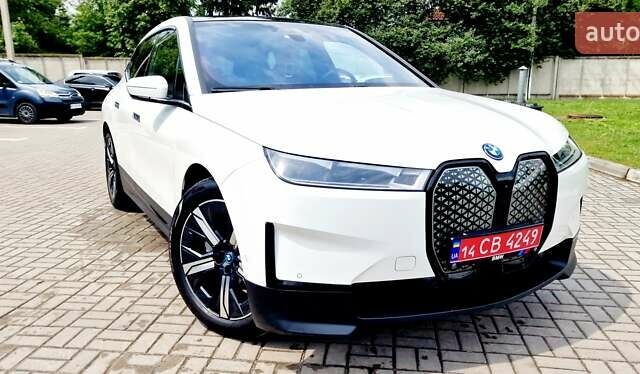 Белый БМВ iX, объемом двигателя 0 л и пробегом 55 тыс. км за 59999 $, фото 121 на Automoto.ua