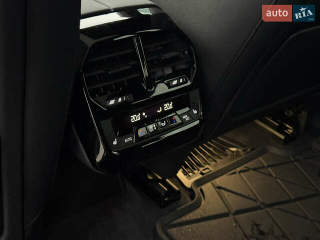 Белый БМВ iX, объемом двигателя 0 л и пробегом 32 тыс. км за 48900 $, фото 42 на Automoto.ua