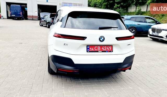 Белый БМВ iX, объемом двигателя 0 л и пробегом 55 тыс. км за 59999 $, фото 30 на Automoto.ua