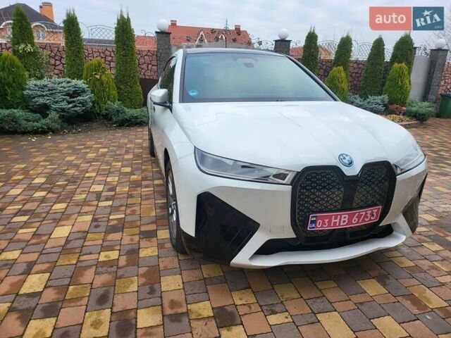 Белый БМВ iX, объемом двигателя 0 л и пробегом 11 тыс. км за 70500 $, фото 6 на Automoto.ua
