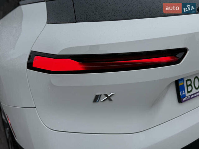 Белый БМВ iX, объемом двигателя 0 л и пробегом 10 тыс. км за 63000 $, фото 15 на Automoto.ua