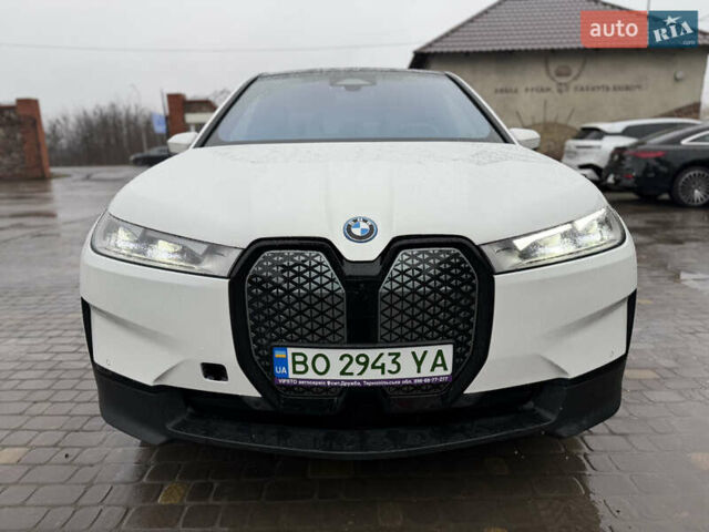 Белый БМВ iX, объемом двигателя 0 л и пробегом 5 тыс. км за 63000 $, фото 1 на Automoto.ua