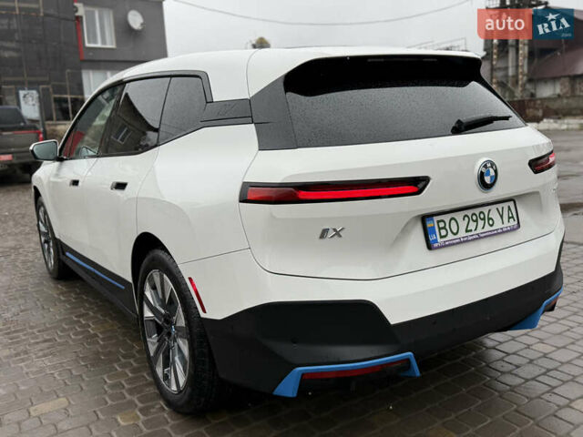 Белый БМВ iX, объемом двигателя 0 л и пробегом 10 тыс. км за 63000 $, фото 9 на Automoto.ua