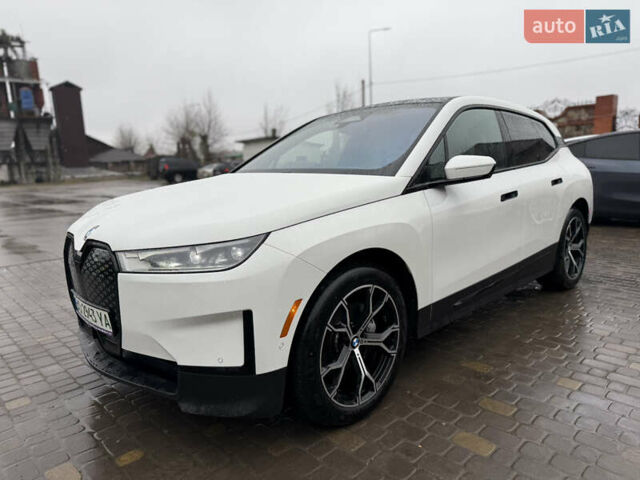 Белый БМВ iX, объемом двигателя 0 л и пробегом 5 тыс. км за 63000 $, фото 11 на Automoto.ua
