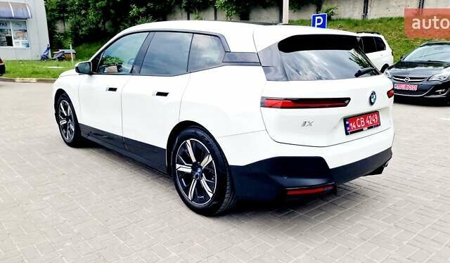 Белый БМВ iX, объемом двигателя 0 л и пробегом 55 тыс. км за 59999 $, фото 33 на Automoto.ua