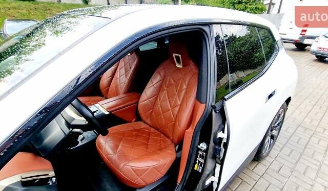 Белый БМВ iX, объемом двигателя 0 л и пробегом 55 тыс. км за 59999 $, фото 56 на Automoto.ua