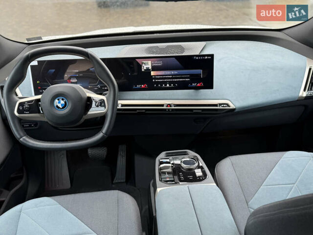 Белый БМВ iX, объемом двигателя 0 л и пробегом 10 тыс. км за 63000 $, фото 23 на Automoto.ua