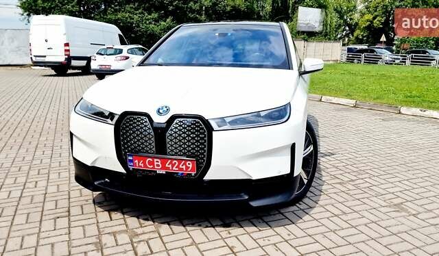 Белый БМВ iX, объемом двигателя 0 л и пробегом 55 тыс. км за 59999 $, фото 113 на Automoto.ua