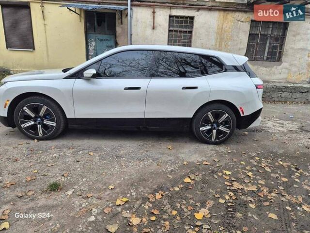 Белый БМВ iX, объемом двигателя 0 л и пробегом 89 тыс. км за 49999 $, фото 3 на Automoto.ua