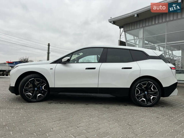Білий БМВ iX, об'ємом двигуна 0 л та пробігом 19 тис. км за 79990 $, фото 11 на Automoto.ua