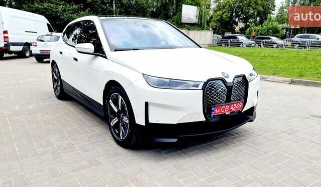 Белый БМВ iX, объемом двигателя 0 л и пробегом 55 тыс. км за 59999 $, фото 10 на Automoto.ua